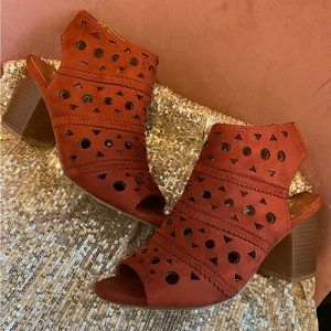 Maurice’s Burnt Orange/Red Open Toe Heels, Size 7